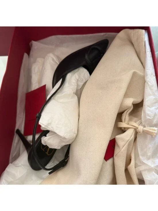 Valentino Garavani 80mm VLogo Signature slingback pumps Size 37 IT, 6 or 6.5 US - Picture 13 of 13